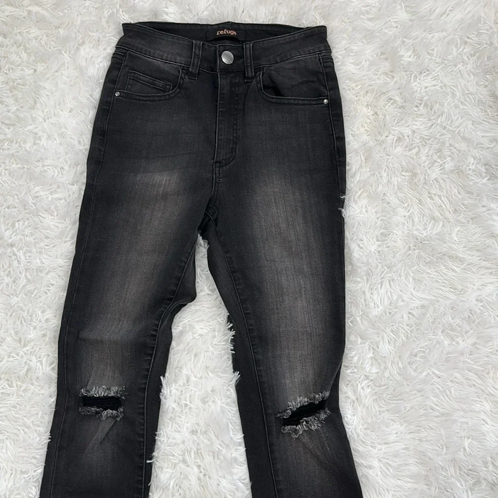 Black distressed jeans